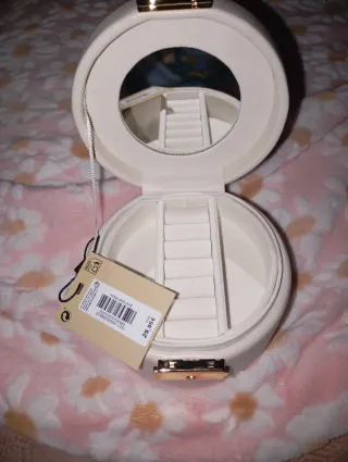 ( NUEVO ) JOYERO DE PIEL Y CON LLAVE