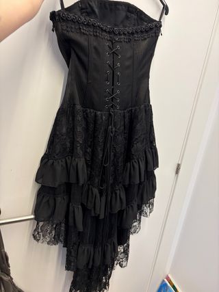 Vestido gótico negro con encaje