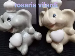 Cuore con mani ceramica e luce