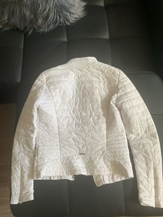 Cazadora Guess Blanca