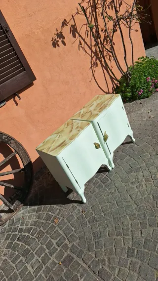 Comodini restyling oro e verde