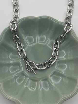 Collana essential a maglie ovali con chiusura a T