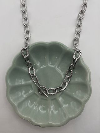 Collana essential a maglie ovali con chiusura a T