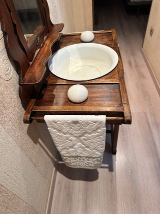 Palanganero antiguo de madera