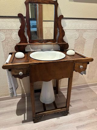 Palanganero antiguo de madera