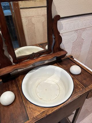 Palanganero antiguo de madera