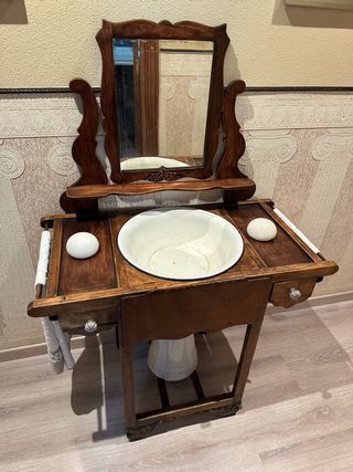 Palanganero antiguo de madera