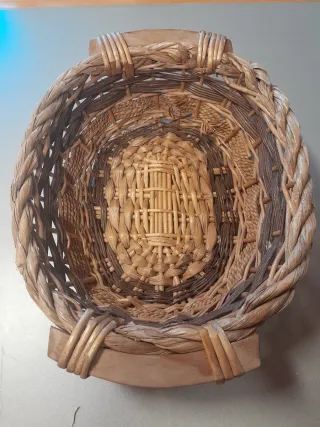 Cesto portafrutta in vimini e legno