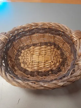 Cesto portafrutta in vimini e legno