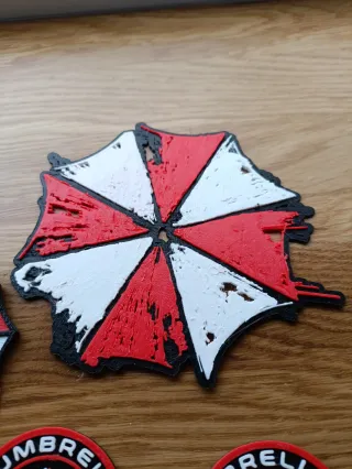 Llavero, posavasos y moneda Resident Evil