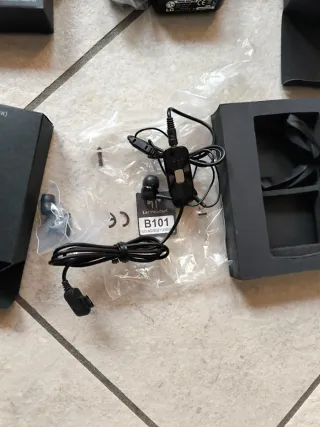 LG KF750 TIM con auricolari caricabatterie e altro