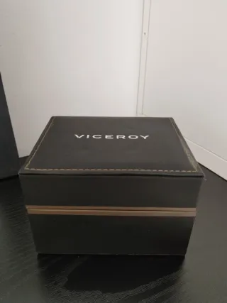 Reloj Viceroy Dorado con Cristales