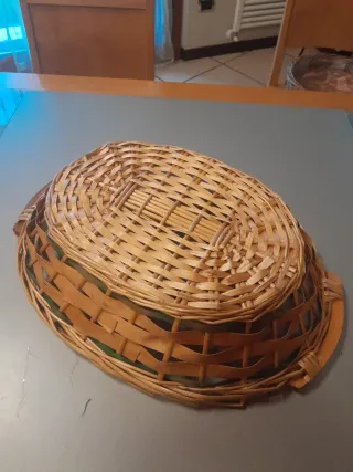 Cesto vimini ovale con manici in legno