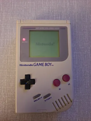 Game Boy con 3 juegos.