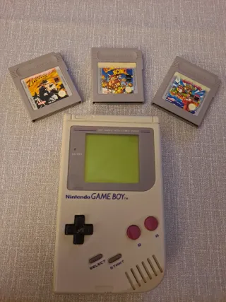 Game Boy con 3 juegos.