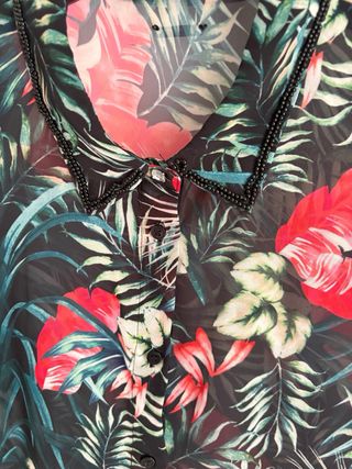 Blusa Guess M Estampado Tropical sin Mangas