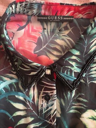 Blusa Guess M Estampado Tropical sin Mangas