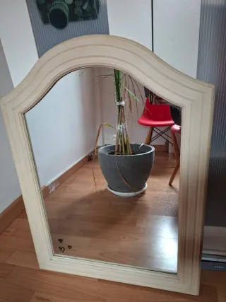 Espejo de tocador de madera