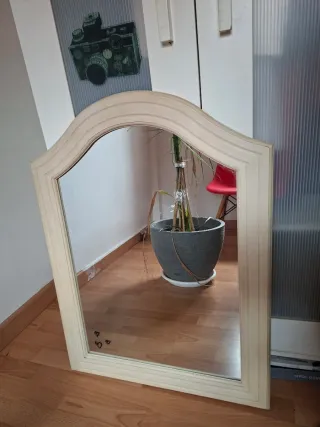 Espejo de tocador de madera