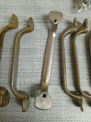 Manillas para armarios y cajones (metal)