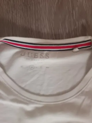 Camiseta Guess Blanca Logo Triángulo