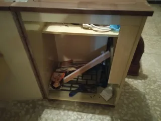 Mueble de máquina de coser de madera