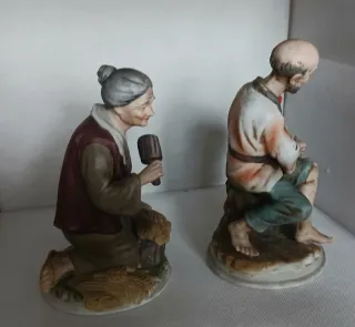 Pareja figuras campesinos porcelana japonesa.