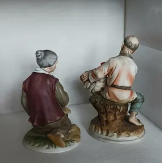 Pareja figuras campesinos porcelana japonesa.