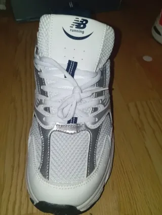 New Balance 530 Plata y Blanco