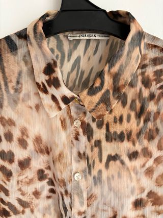 Blusa Guess Leopardo Talla M
