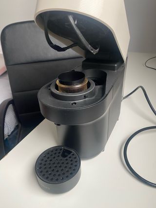 Cafetera Nespresso Vertuo Casi Nueva
