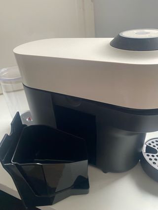 Cafetera Nespresso Vertuo Casi Nueva