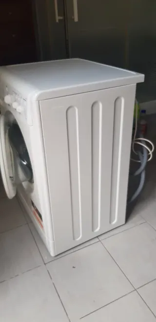 Lavadora Indesit 7kg Water Balance