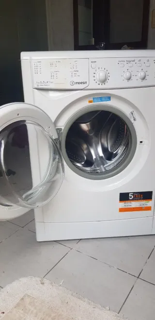 Lavadora Indesit 7kg Water Balance