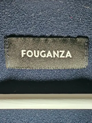 Chaqueta acolchada azul con cuello alto