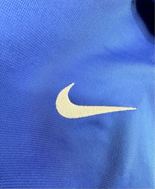 Chaqueta deportiva Nike azul y negra