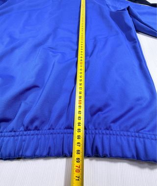 Chaqueta deportiva Nike azul y negra