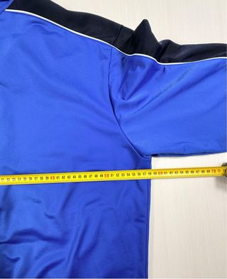 Chaqueta deportiva Nike azul y negra