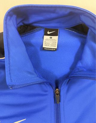 Chaqueta deportiva Nike azul y negra