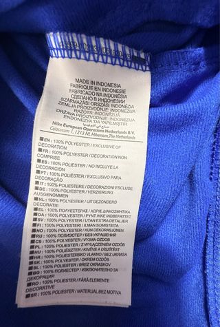 Chaqueta deportiva Nike azul y negra