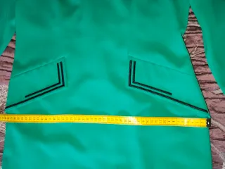 Vestido verde mujer con detalles negros