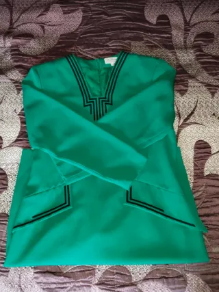 Vestido verde mujer con detalles negros