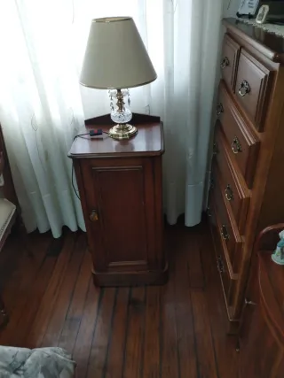 Mesita de noche de madera Monforte de Lemos puede