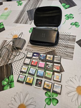 Nintendo DS Lite Negra + 20 Juegos