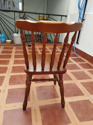 Silla de madera rústica