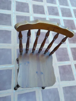 Silla de madera rústica