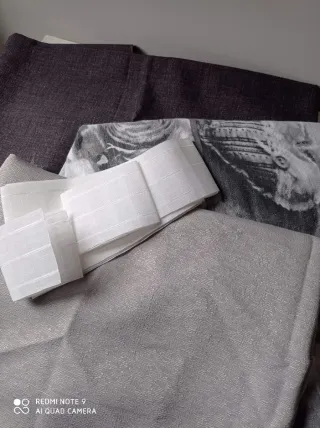 Lotti di stoffa fantasia e tinta unita grigio