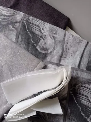 Lotti di stoffa fantasia e tinta unita grigio