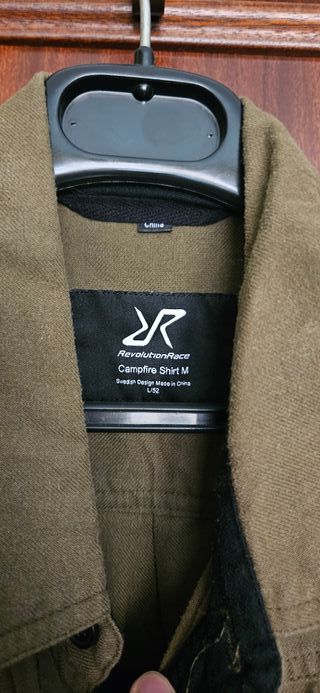 Camisa de hombre verde y negra