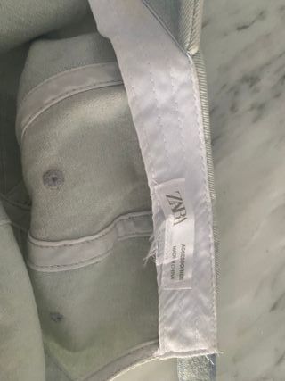 Gorra Zara vaquera con flor